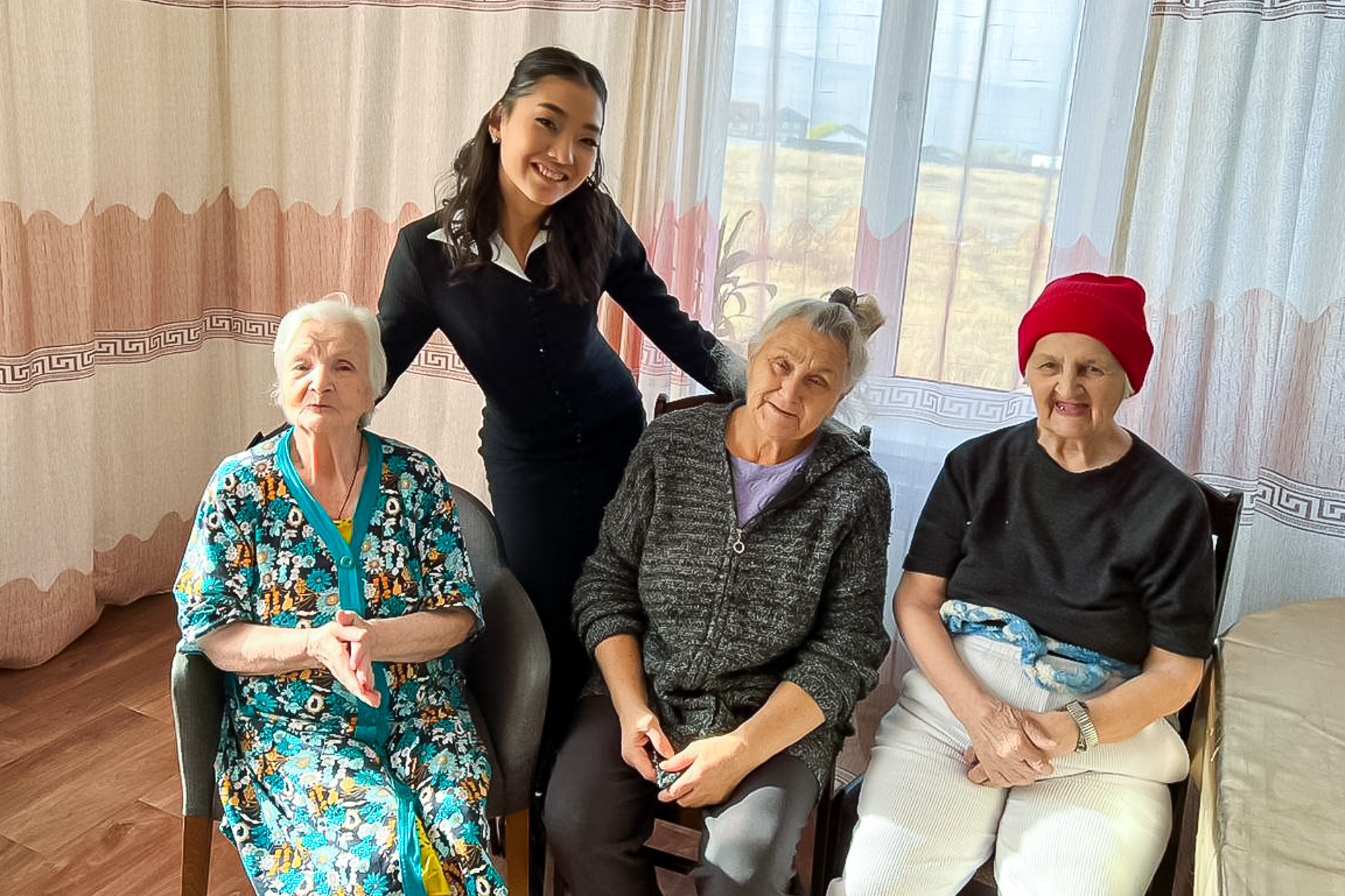 Что подарить одиноким старикам: советы неравнодушных