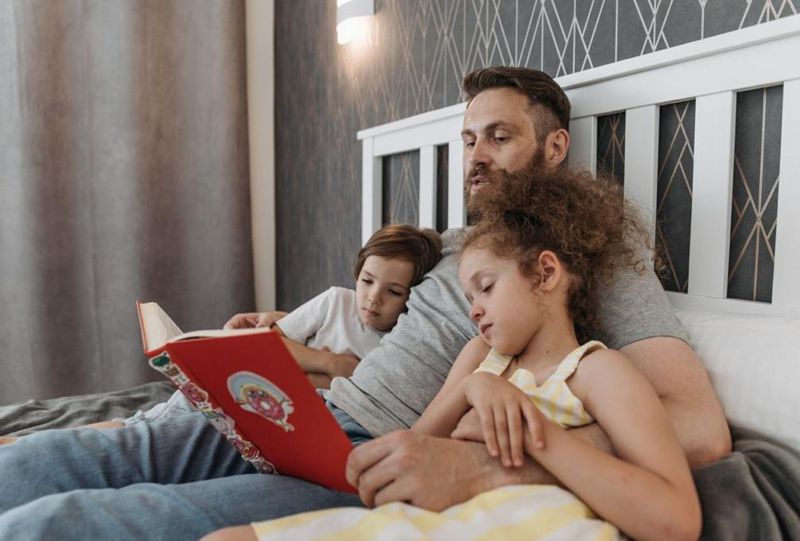 Сказки в новых реалиях: как читать ребенку книги, содержащие расизм, сексизм и жестокость