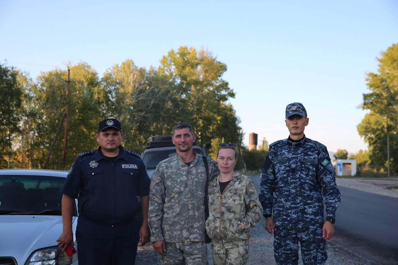 Полицейские спасли две семьи в горах ВКО Полицейские спасли две семьи в горах ВКО