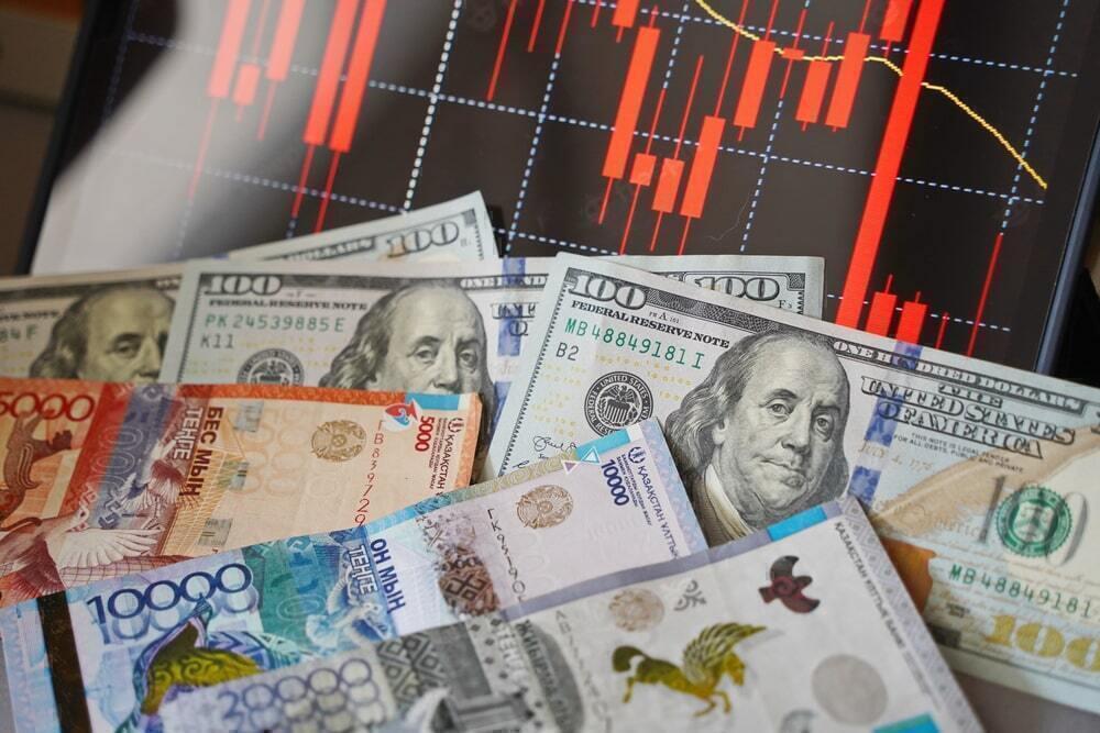 Нацбанк дал прогноз по курсу тенге к доллару 