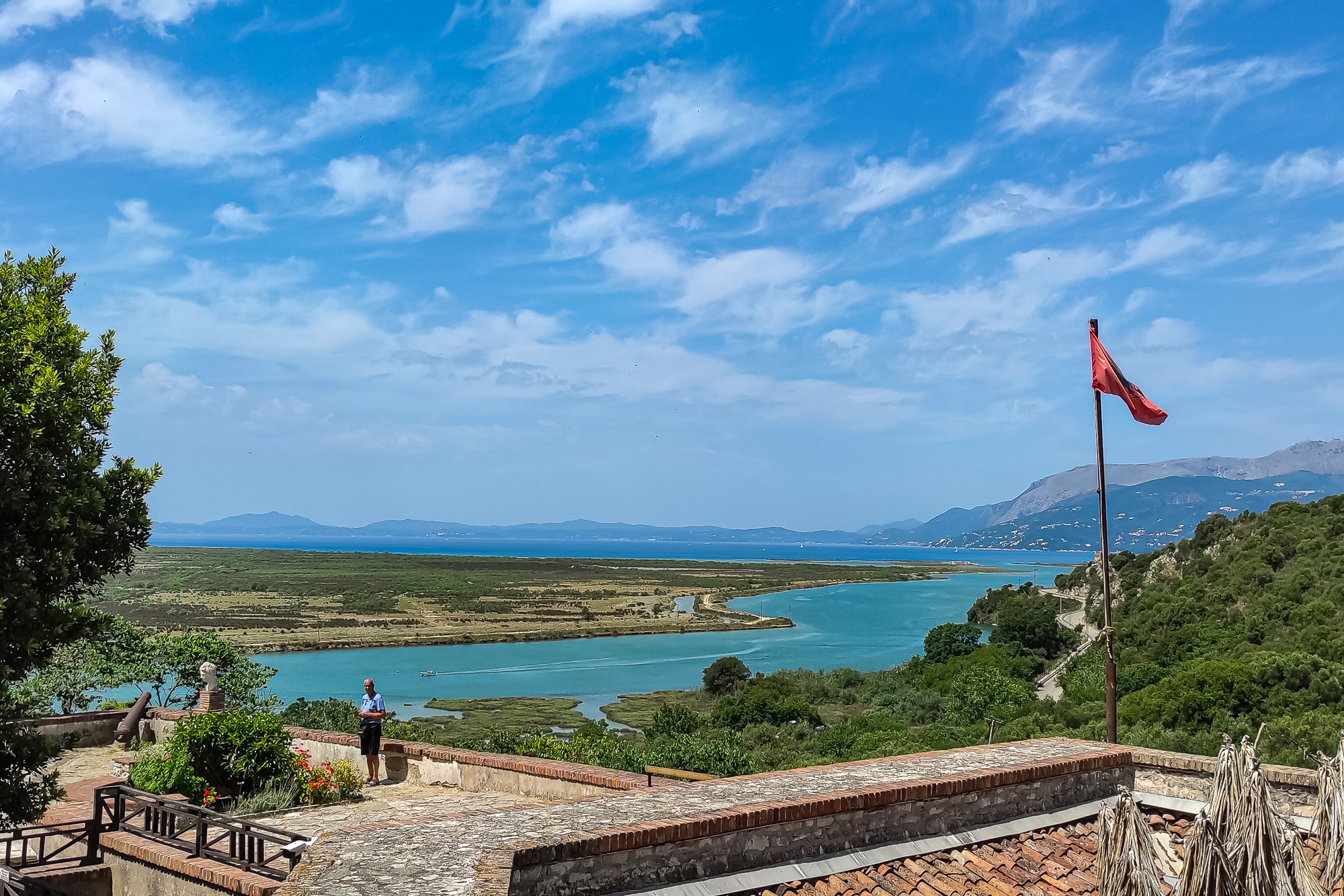 Приключения казахстанцев в Албании: съездить и вернуться 