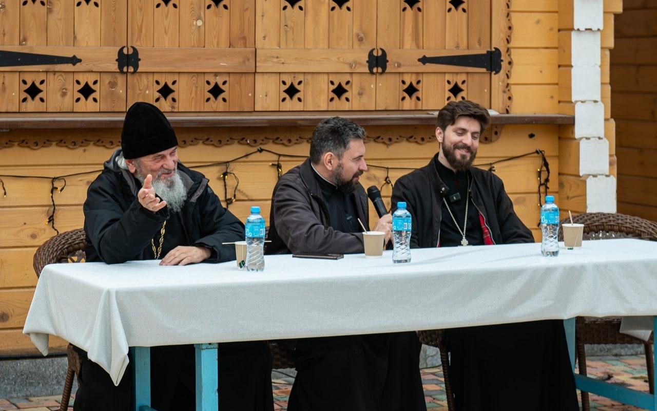 Священники ответили на вопросы алматинцев о венчании и браке