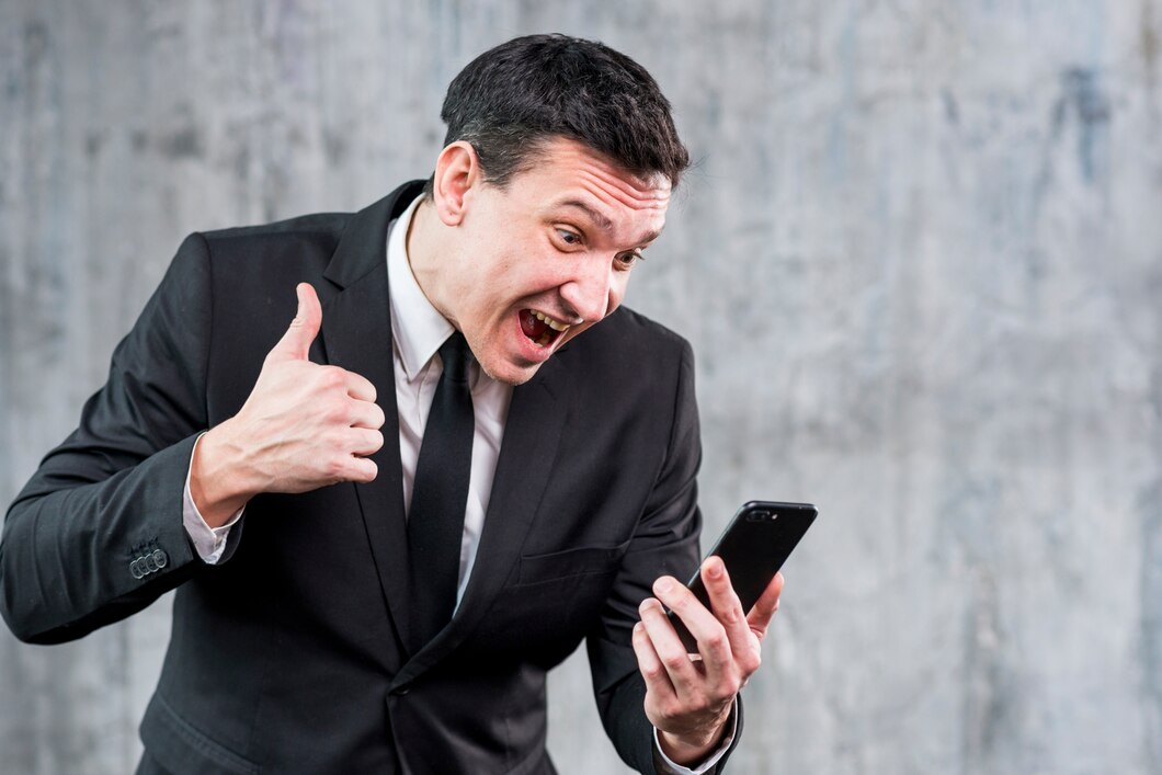 Абьюз по переписке: психолог дал советы, как сохранить границы 