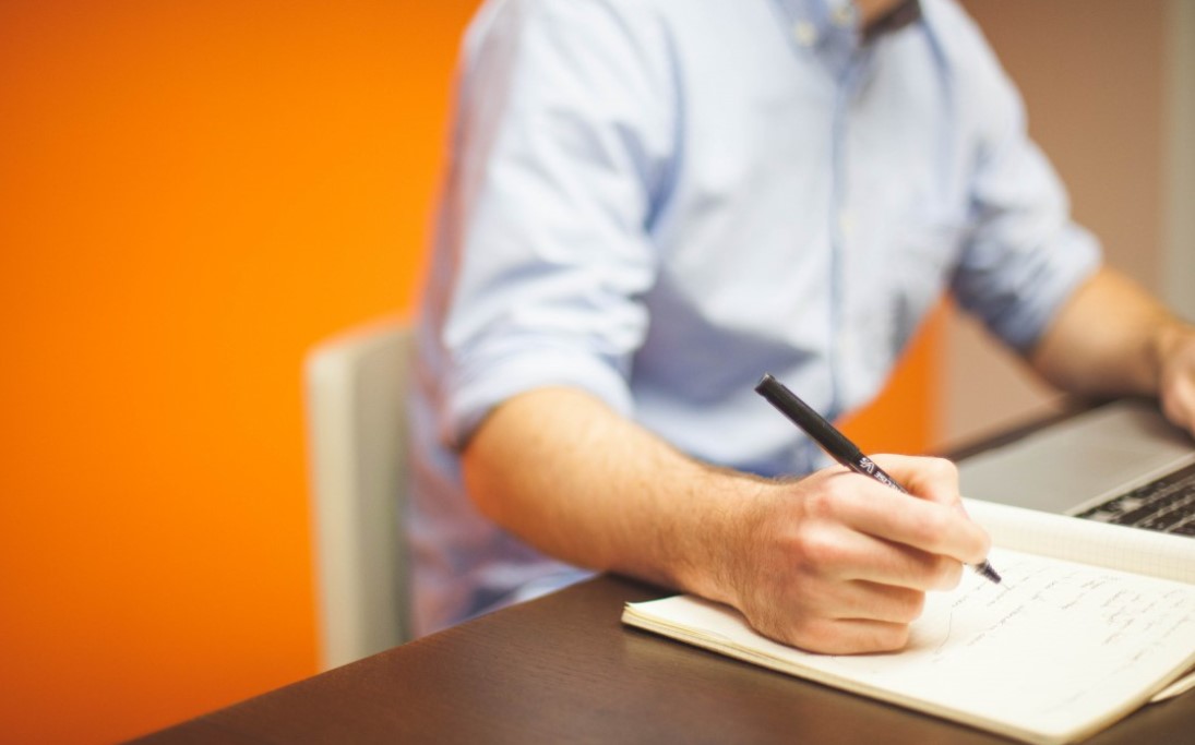 Казахстанцы, работающие по договорам ГПХ, будут получать соцвыплаты