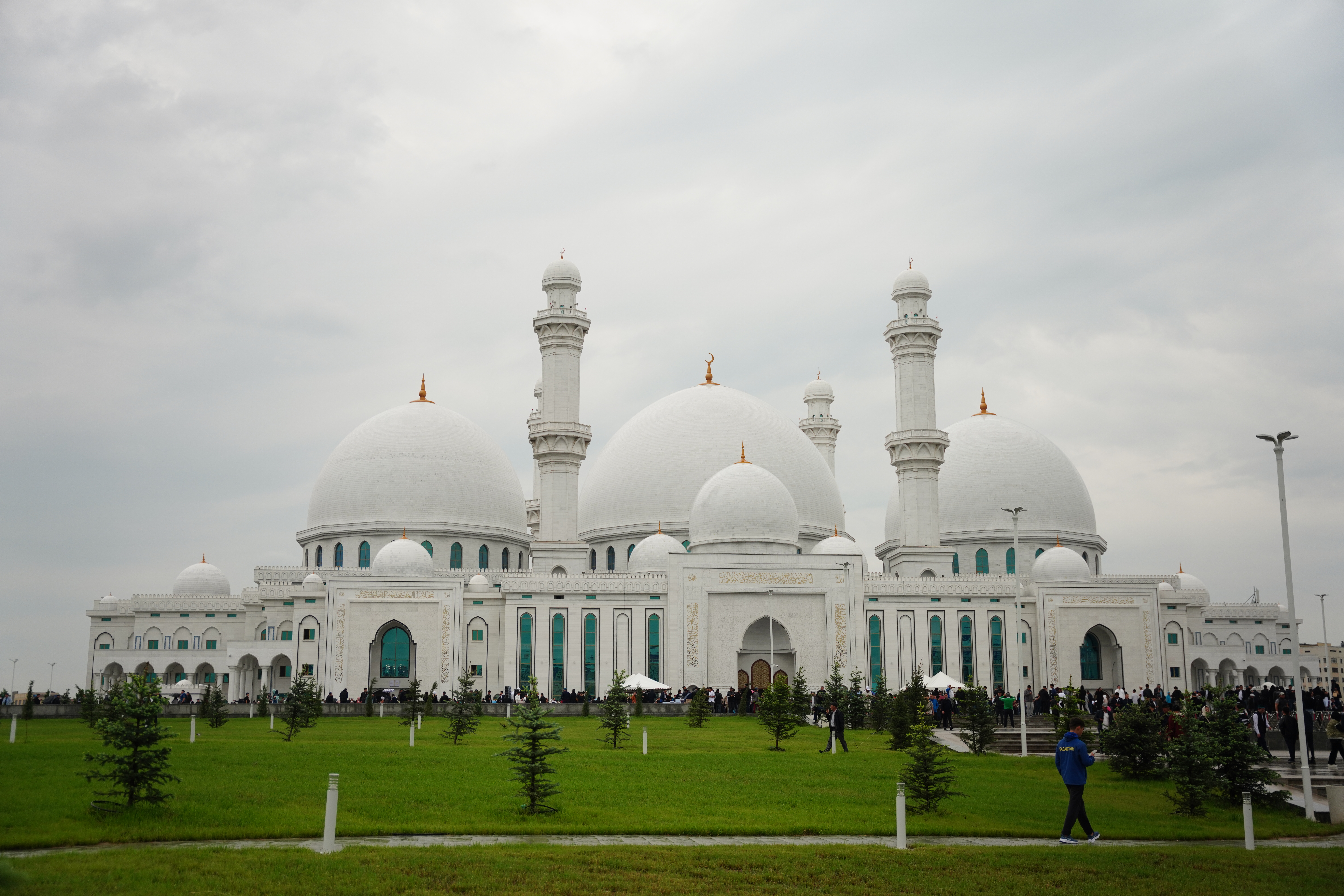 Большую мечеть открыли в Шымкенте