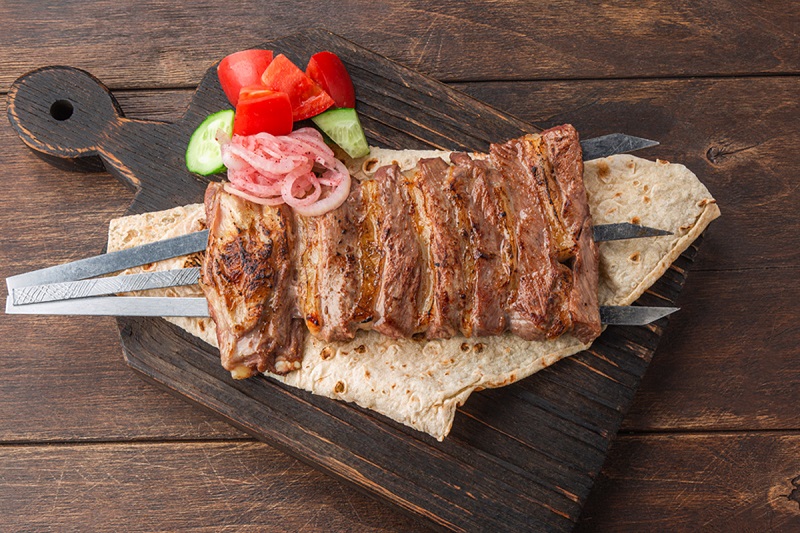 Почему именно пища животного происхождения запрещена в пост? 