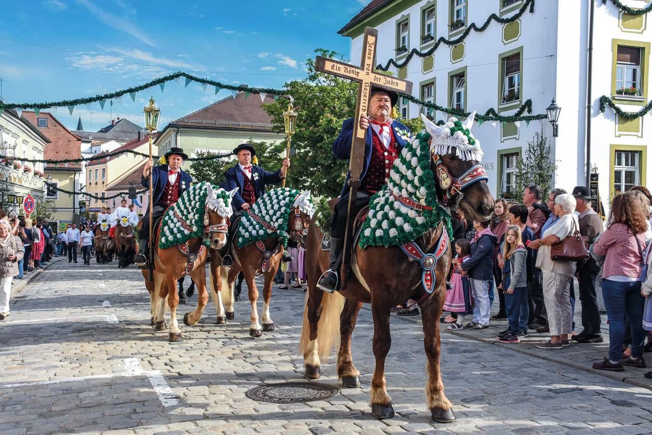 Необычным образом отметили праздник Св. Троицы в Германии