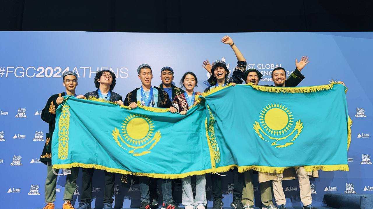 Школьники из Казахстана третий раз стали чемпионами мира по робототехнике