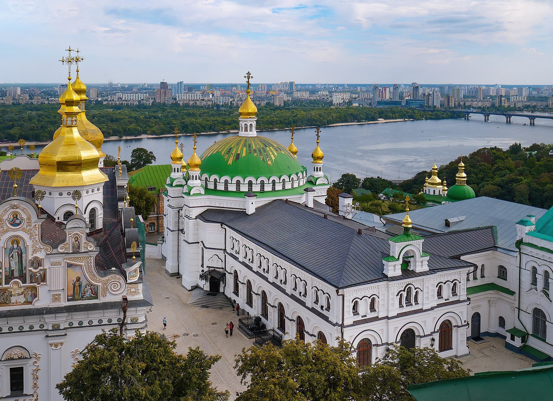 В храме Киево-Печерской лавры устроили кулинарное шоу