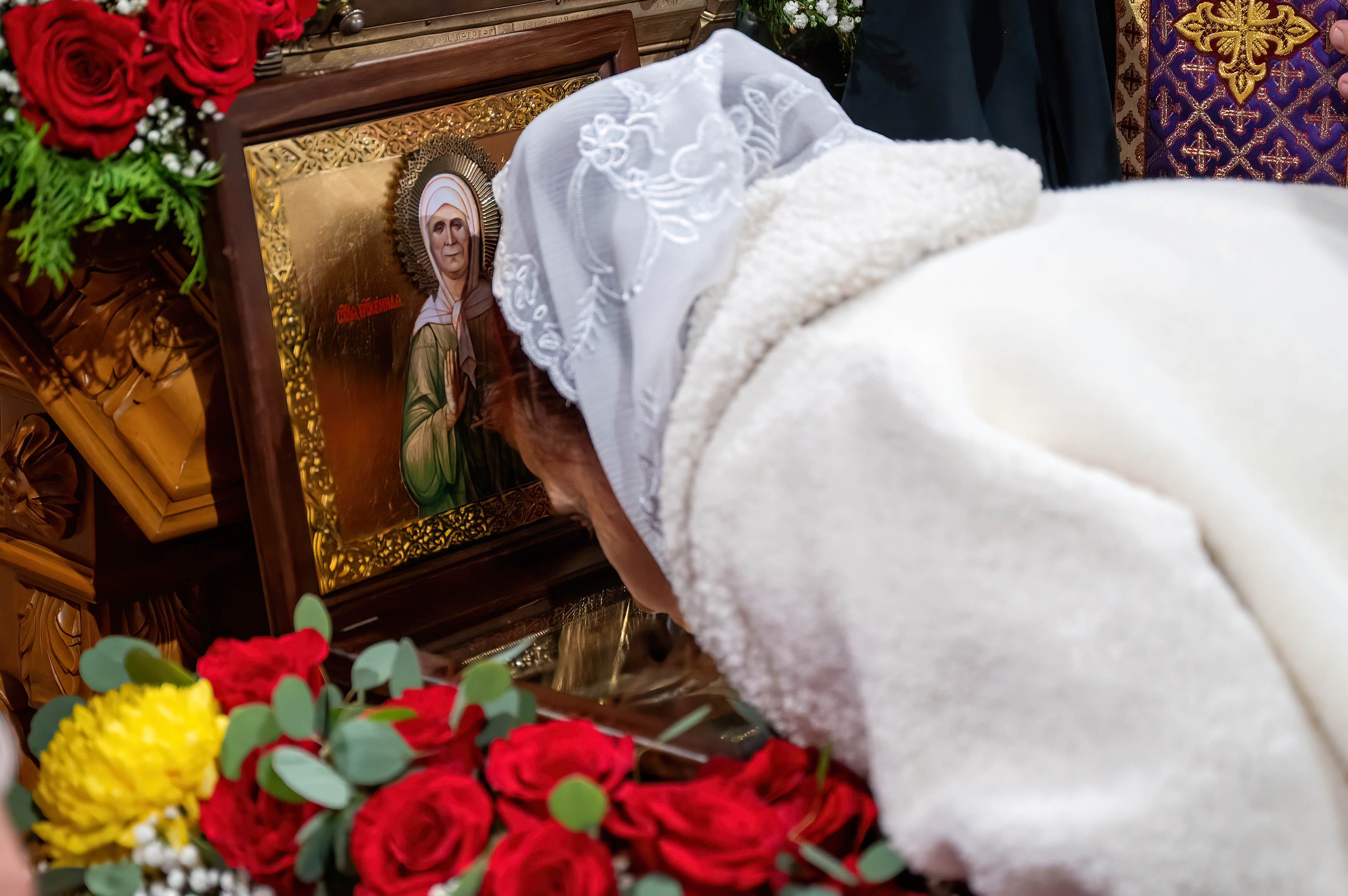 Священник рассказал об истоках традиции поклонения мощам