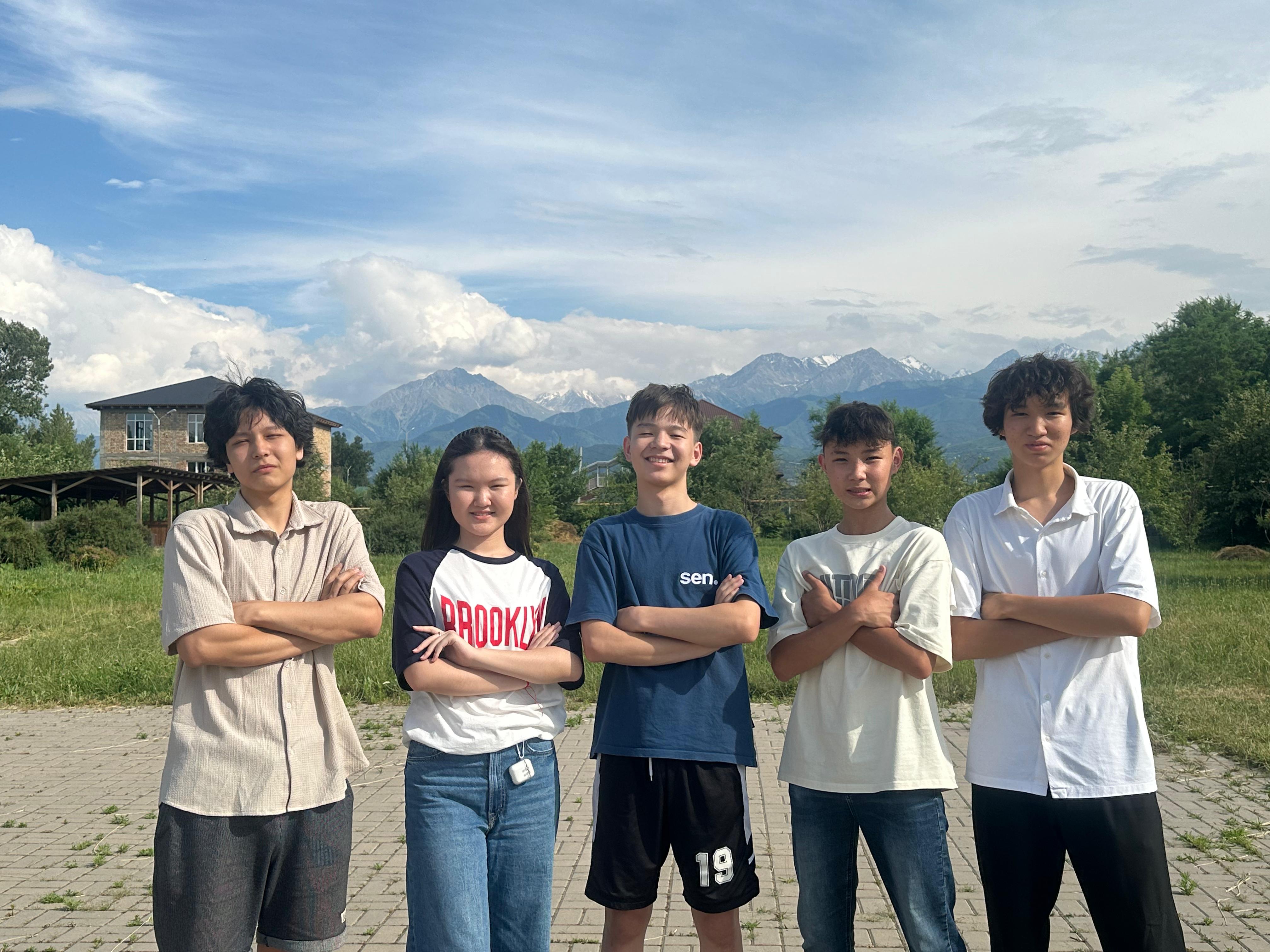 Казахстанские школьники вырастили горох с помощью электричества