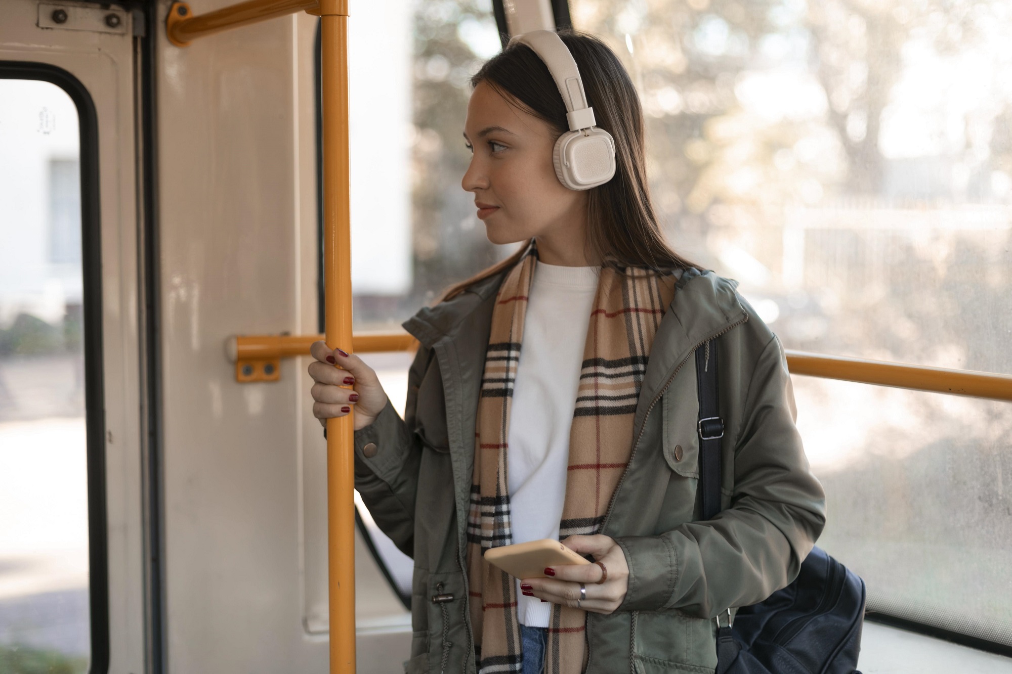 Должен ли школьник снимать рюкзак в автобусе