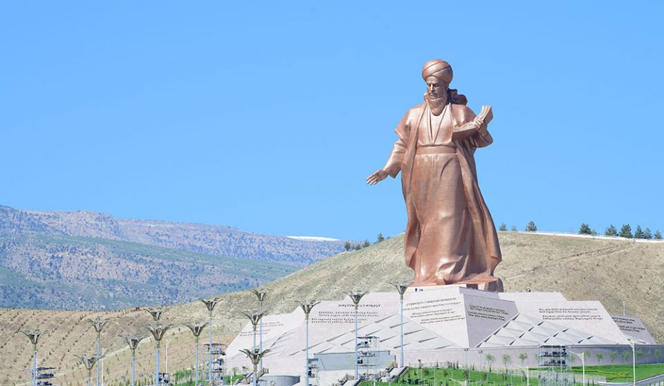 Памятник и премию имени поэта Фраги учредят в Казахстане