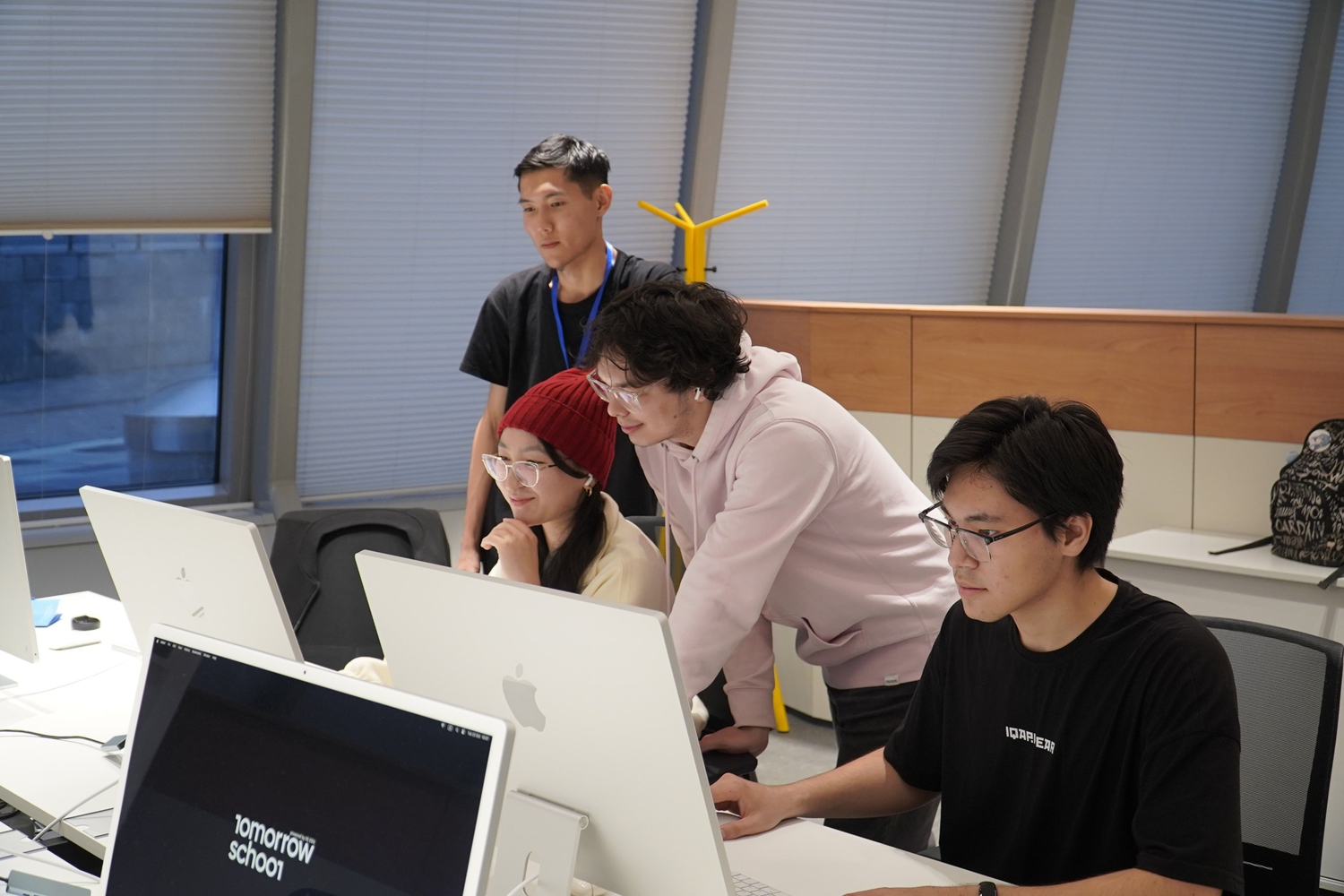 Казахстанцы могут бесплатно поступить в школу ИИ Tomorrow School