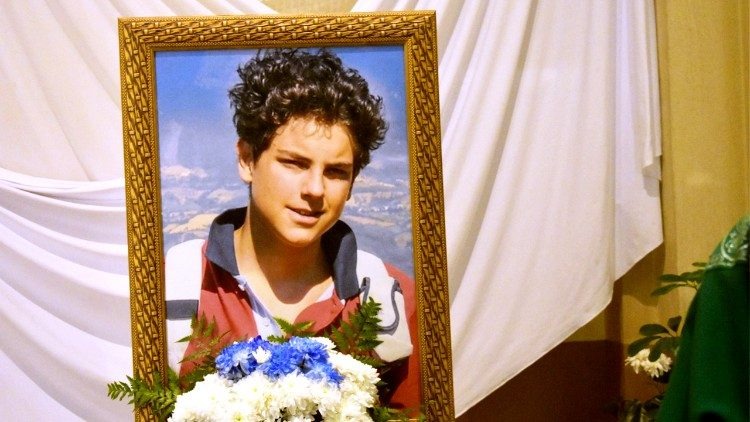 Папа римский Франциск одобрил канонизацию первого миллениала