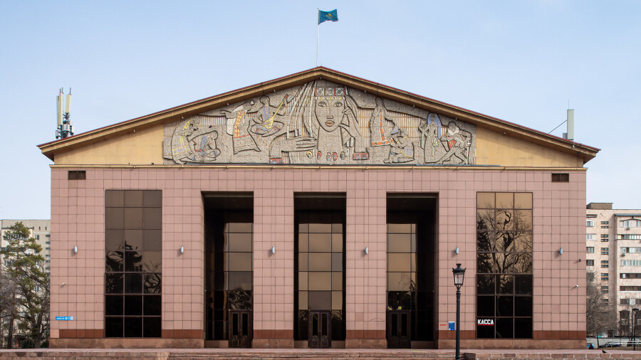 История трёх театров Алматы, созданных на месте снесённого Покровского собора. Фоторепортаж