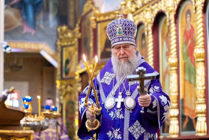 Крестопоклонное воскресенье Великого поста. Митрополит Александр совершил Литургию Крестопоклонное воскресенье Великого поста. Митрополит Александр совершил Литургию