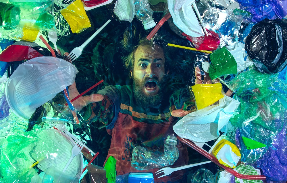 Экологи выяснили, сколько пластика люди выбрасывают и сжигают