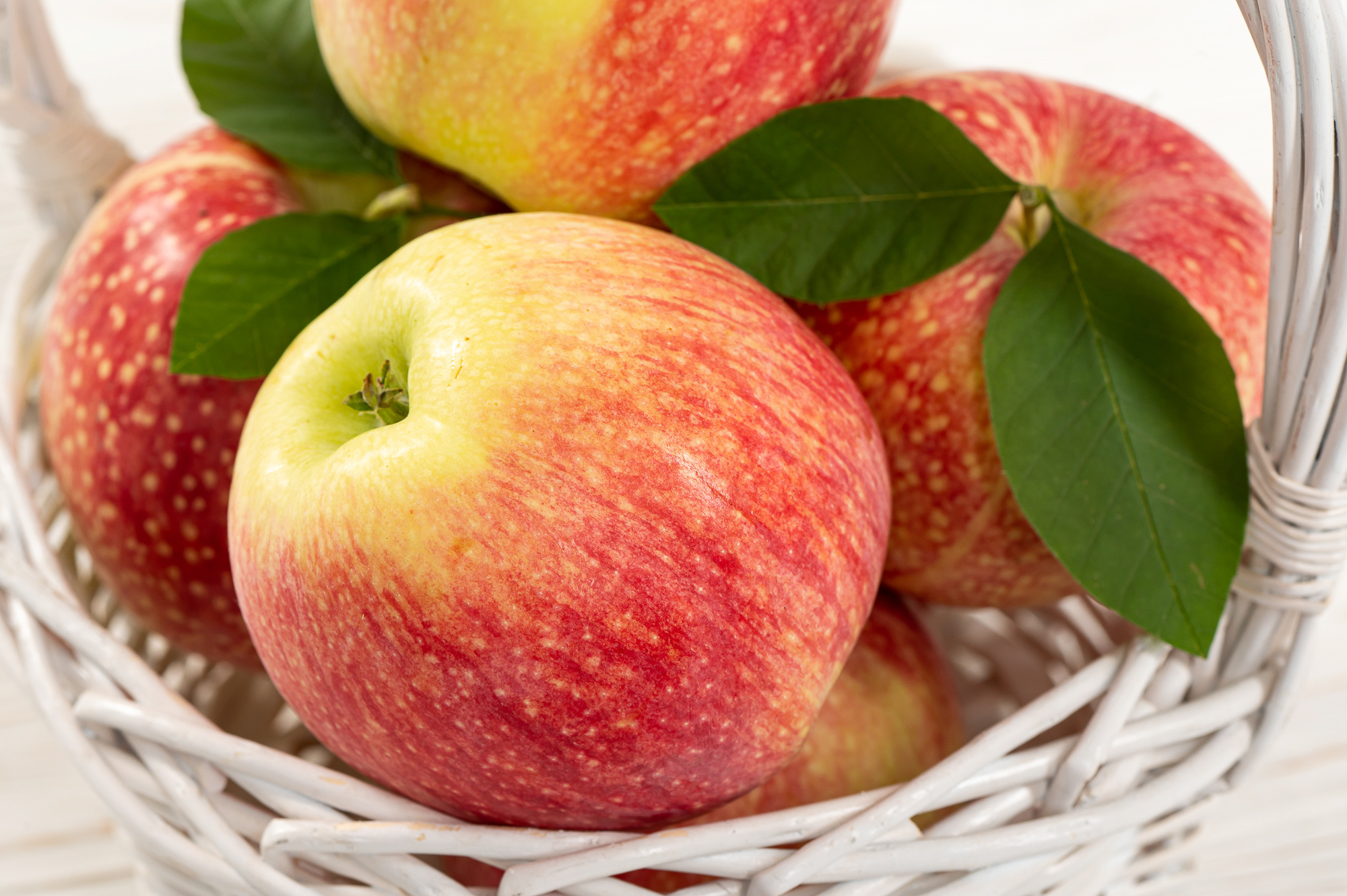 Освящение плодов на Преображение: почему именно яблоки?