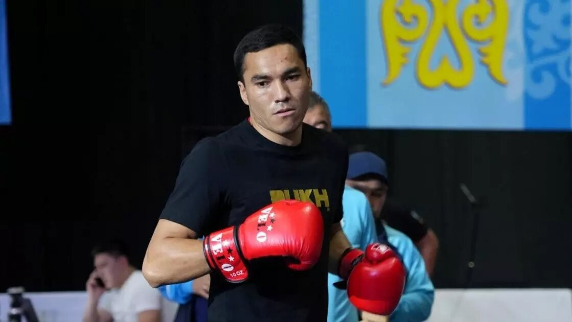 Казахстанский боксер досрочно победил в четвертьфинале чемпионата Азии