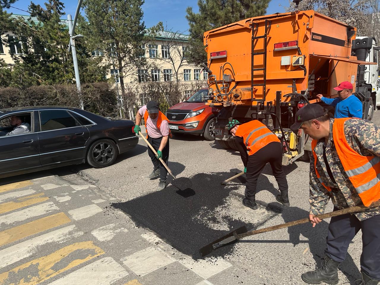 Ремонт дорог начался в Алматы 