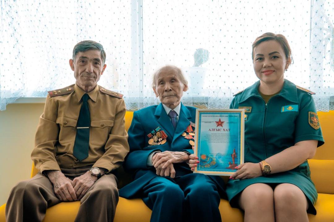 От Москвы до Берлина: легендарному ветерану войны исполнилось 102 года От Москвы до Берлина: легендарному ветерану войны исполнилось 102 года