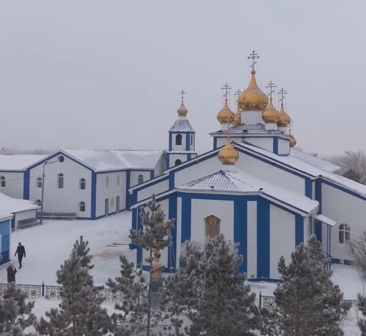 Храм, строившийся из земли: кадры церкви архангела Михаила в Караганде Храм, строившийся из земли: кадры церкви архангела Михаила в Караганде