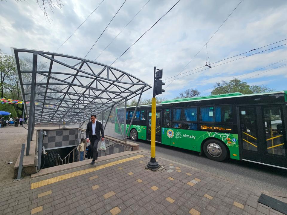 Акимат Алматы закупит несколько сотен электробусов и троллейбусов