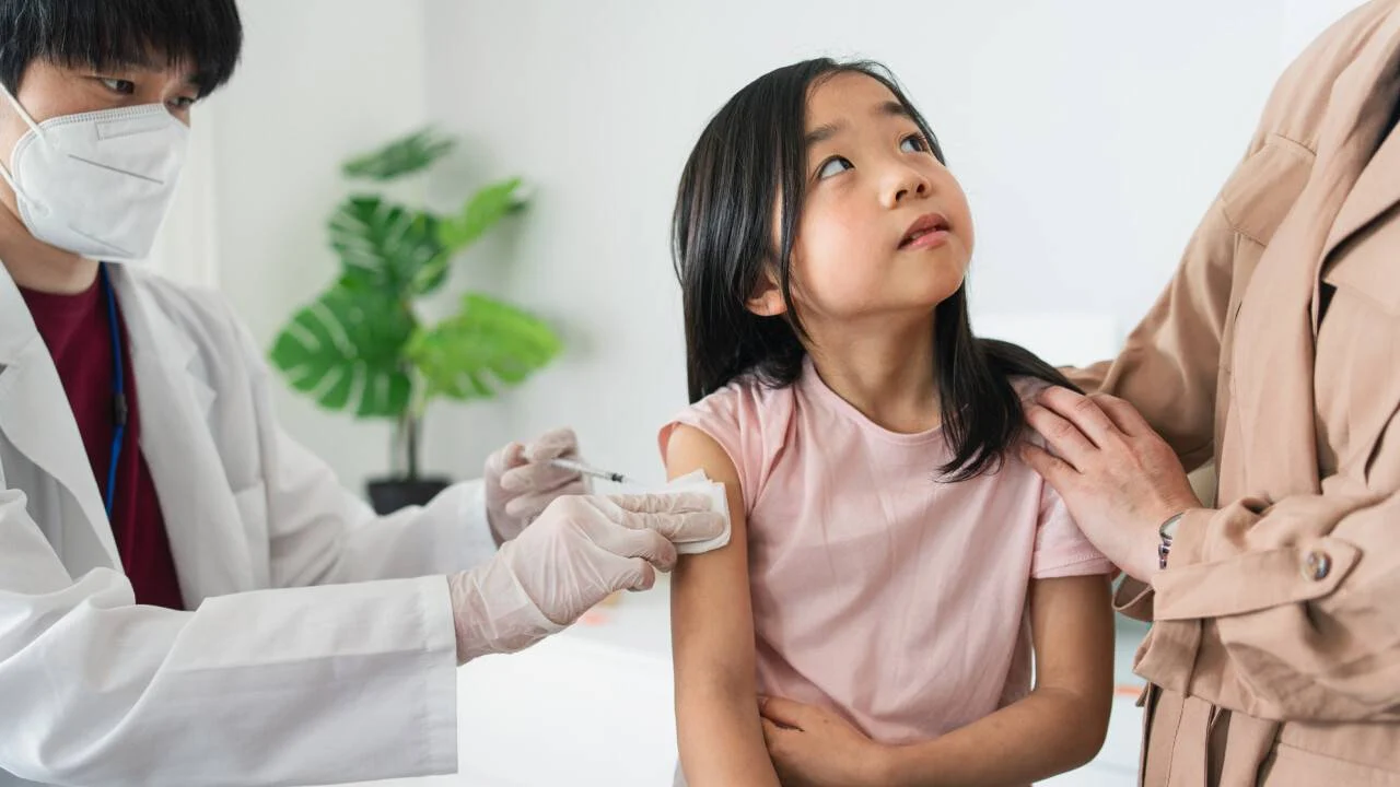 Прививки и вера: запрещают ли религии вакцинацию