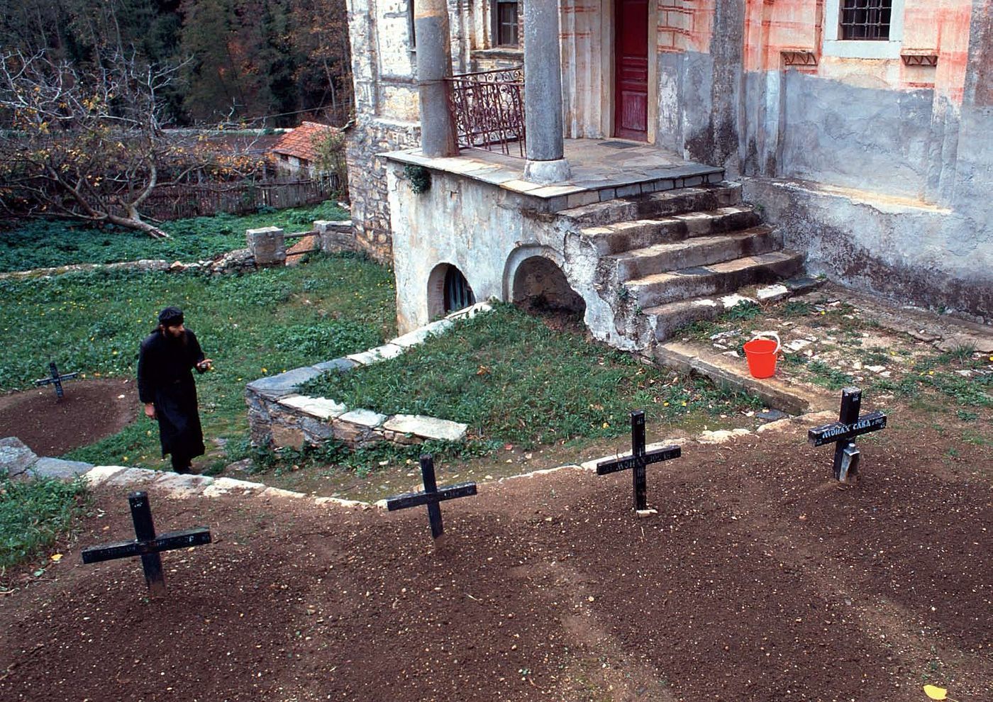  Погребают на три года: почему на Афоне практически нет кладбищ