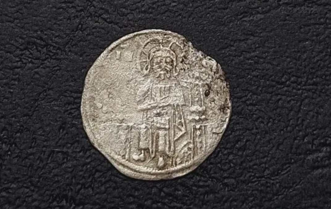 В Болгарии нашли редчайшую серебряную монету с ликом Иисуса Христа