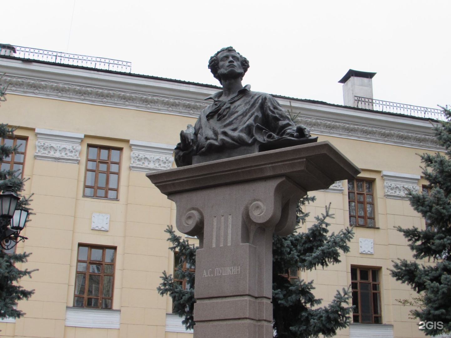 «Нужные книги ты в детстве читал»: что задают казахстанским школьникам на лето