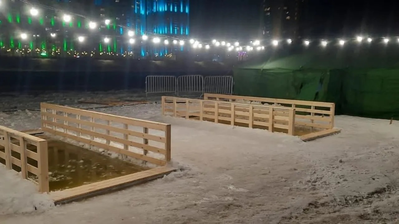 Спасатели обратились к желающим нырнуть в прорубь