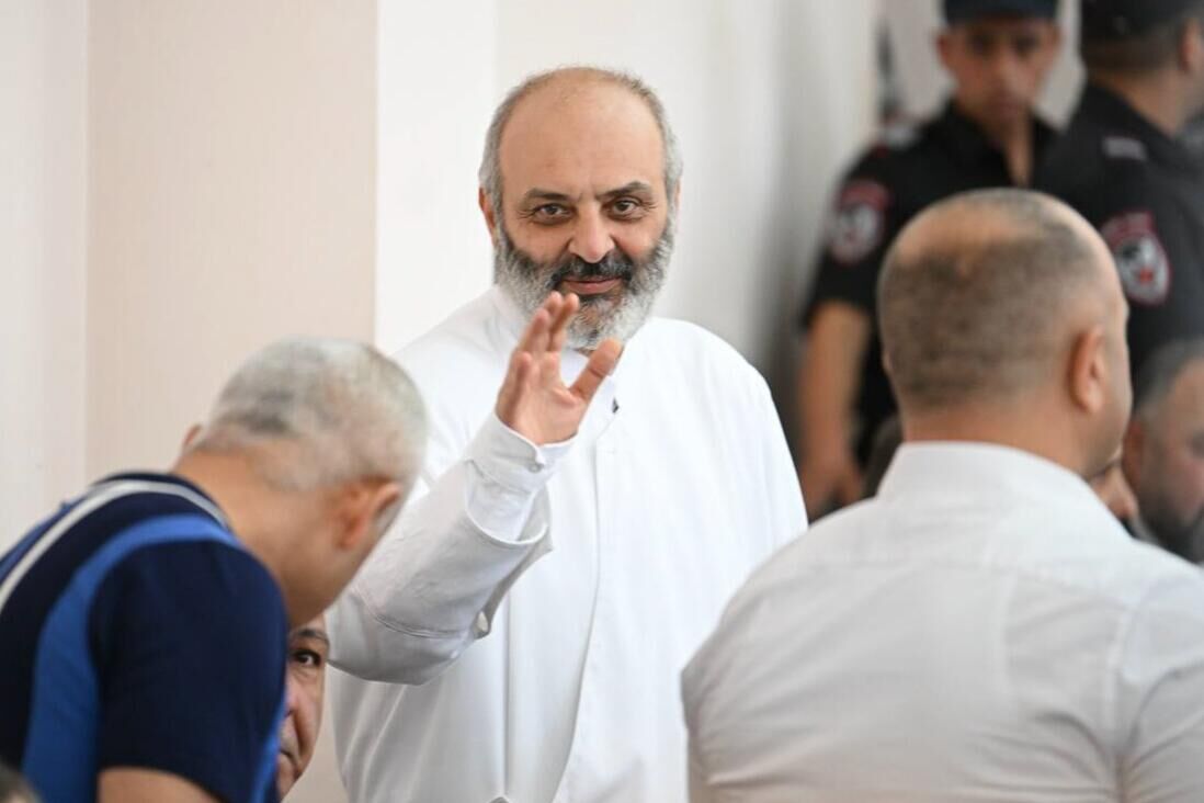 В Армении судят архиепископа Армянской апостольской Церкви 
