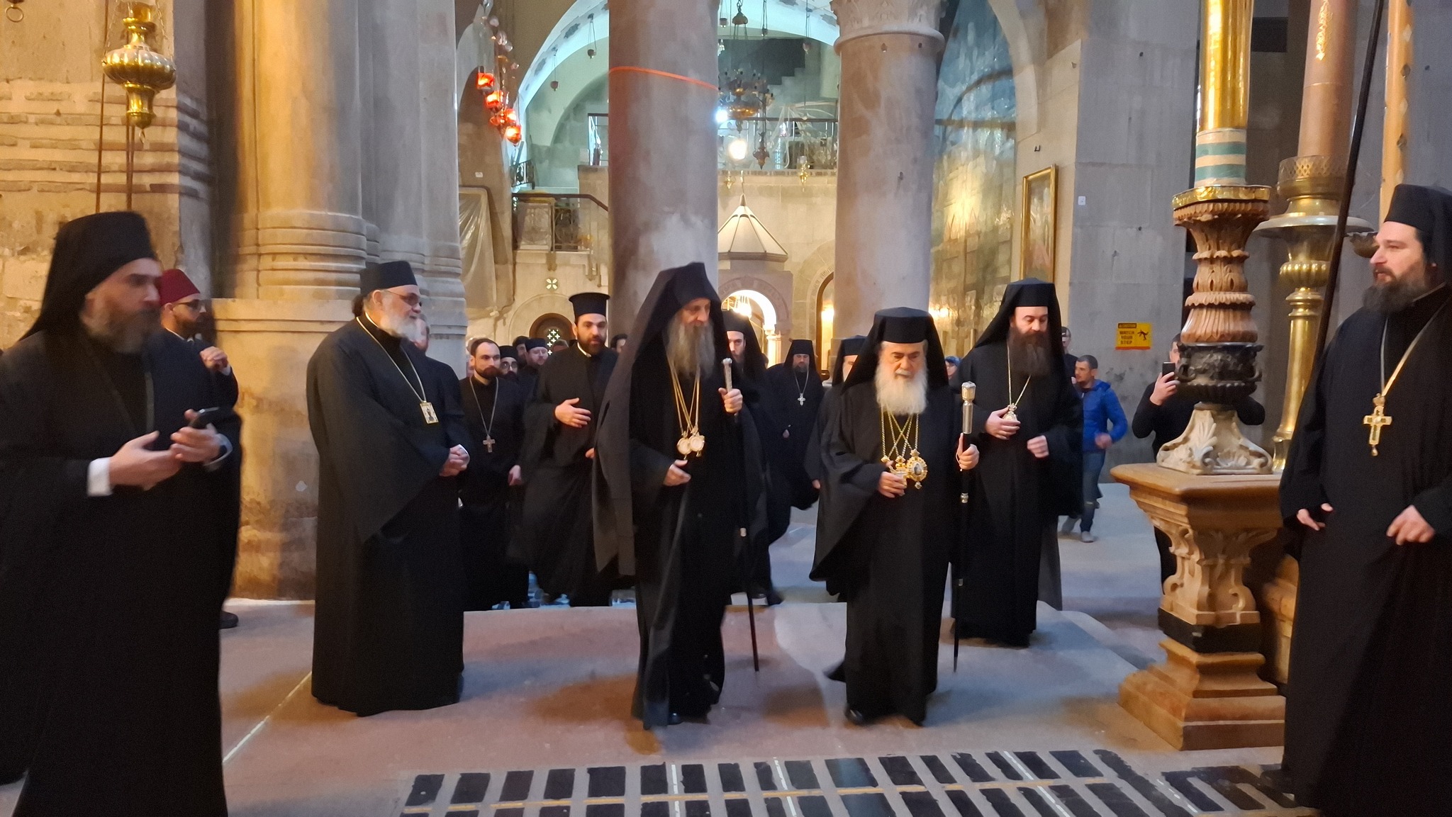 Патриархи Иерусалима и Сербии совершили Литургию в Храме Гроба Господня