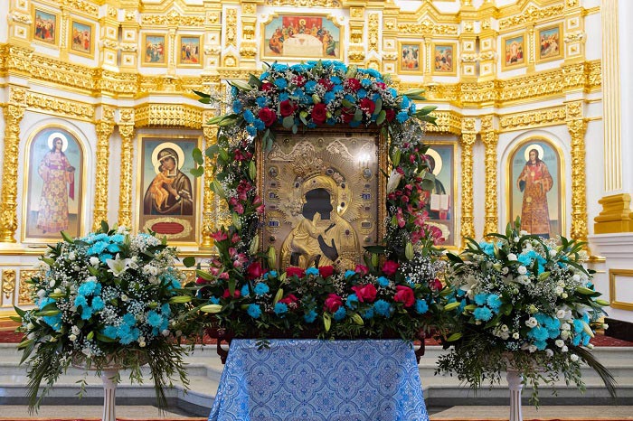 Митрополит Александр помолился у чудотворной иконы о благополучии Казахстана 