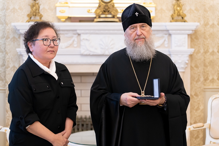 Митрополит Астанайский и Казахстанский Александр наградил Мурата Ауэзова орденом  «Бейбітшілік пен Келісім»