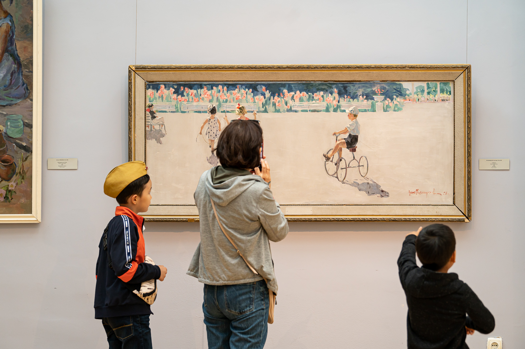 Окунуться в мир детства зовут картины казахстанских художников