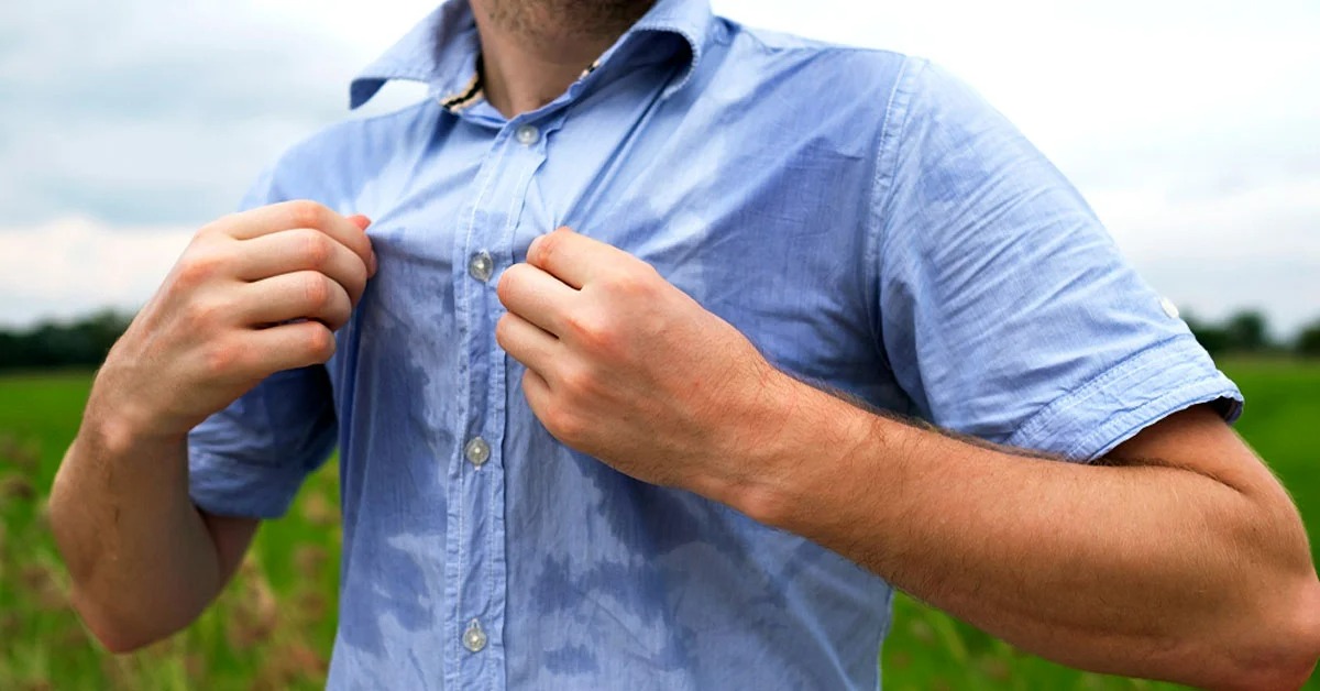 Как меньше потеть в жару: советы врача