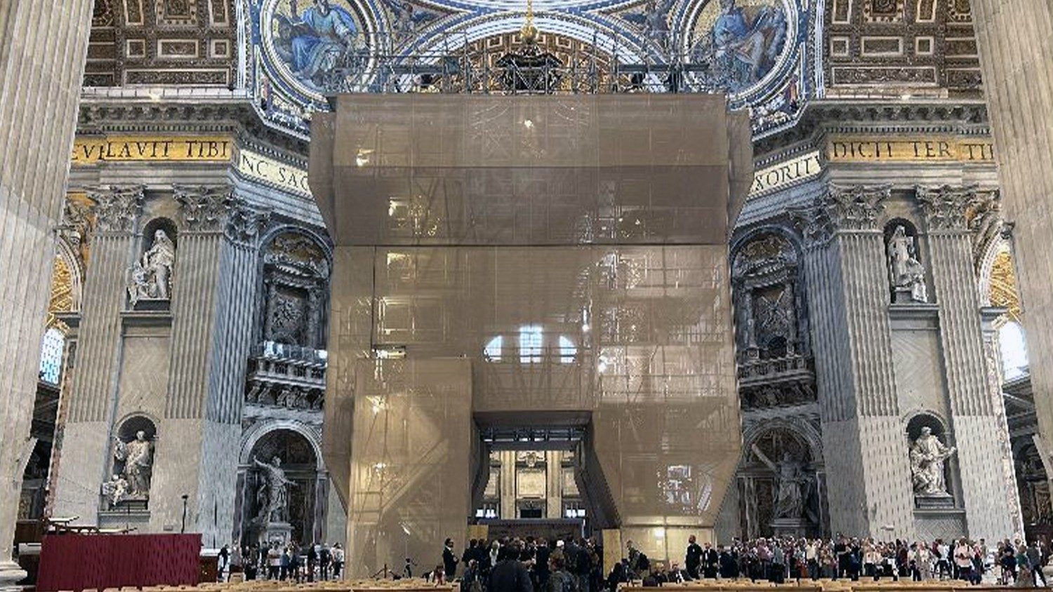 В Ватикане завершилась реставрация балдахина (кивория) над гробницей апостола Петра