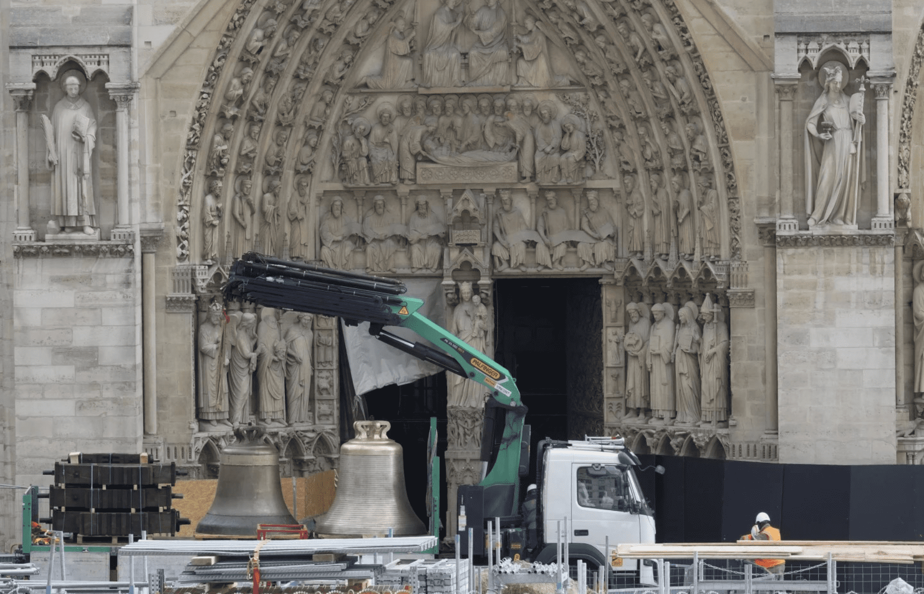 В собор Парижской Богоматери вернулись колокола