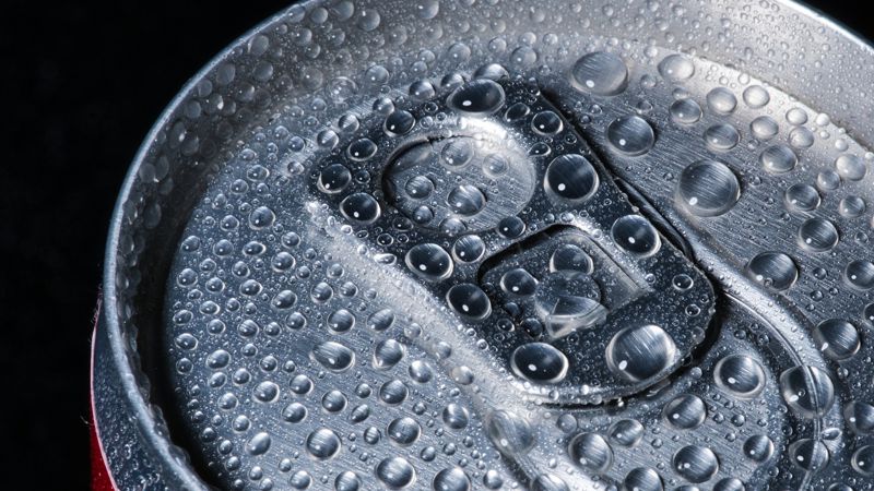 Инфаркты, галлюцинации, припадки: врач высказалась об опасности энергетических напитков