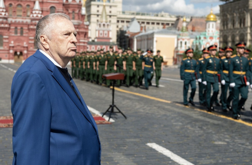 Жириновский на параде. фото vokrug.tv 5.Жириновский на параде. фото vokrug.tv.jpg