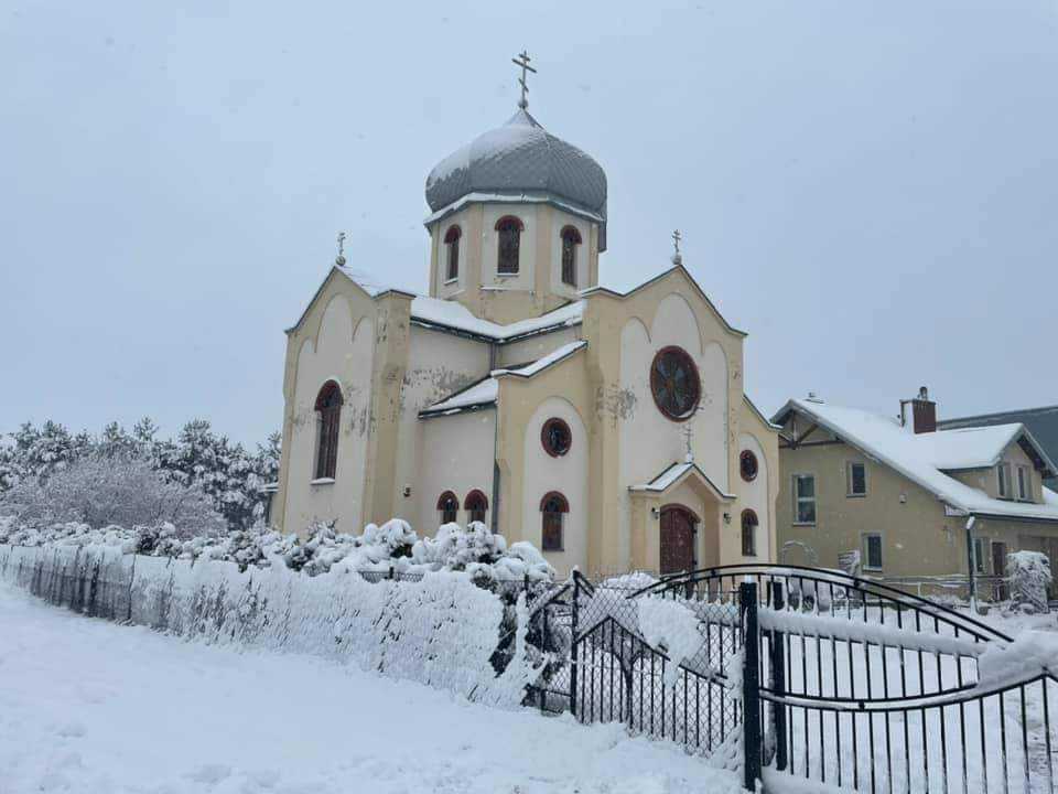 Православный храм, служители которой помогают Алине