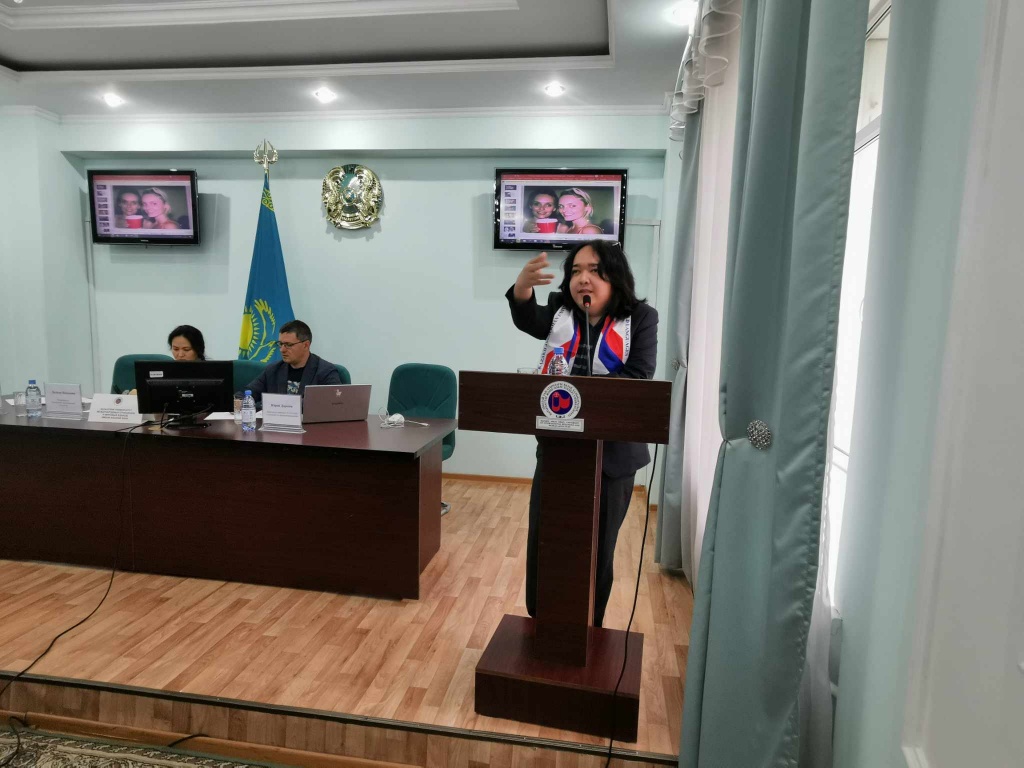 .Студент 3 курсаКазУМОиМЯ (журналистика) Ильяс Султан