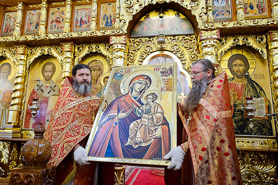 Празднование Иверской иконы Божией Матери совершает Православная Церковь Празднование Иверской иконы Божией Матери совершает Православная Церковь