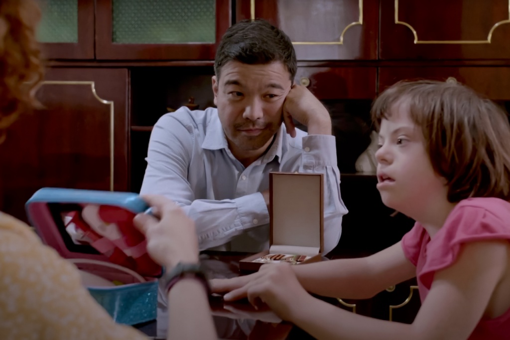 1.Марта Перминова и Азиз Бейшеналиев в фильме Особенный доктор