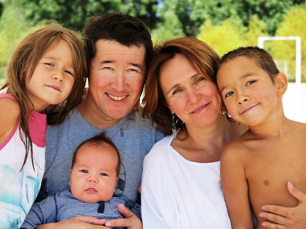 Максут Жумаев с семьей