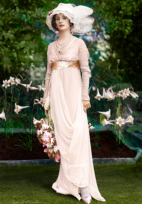 Анна Павлова в саду Айви_Хаус_Цветное фото