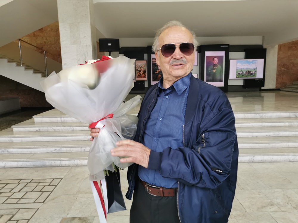 7. Букеты девушкам дарите, а не мне!